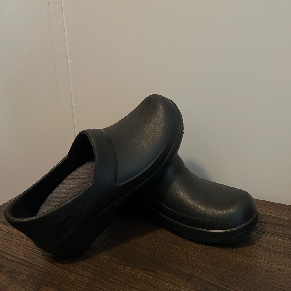 Crocs Neria Pro Ii Clog. Black. Size 6 - image 1